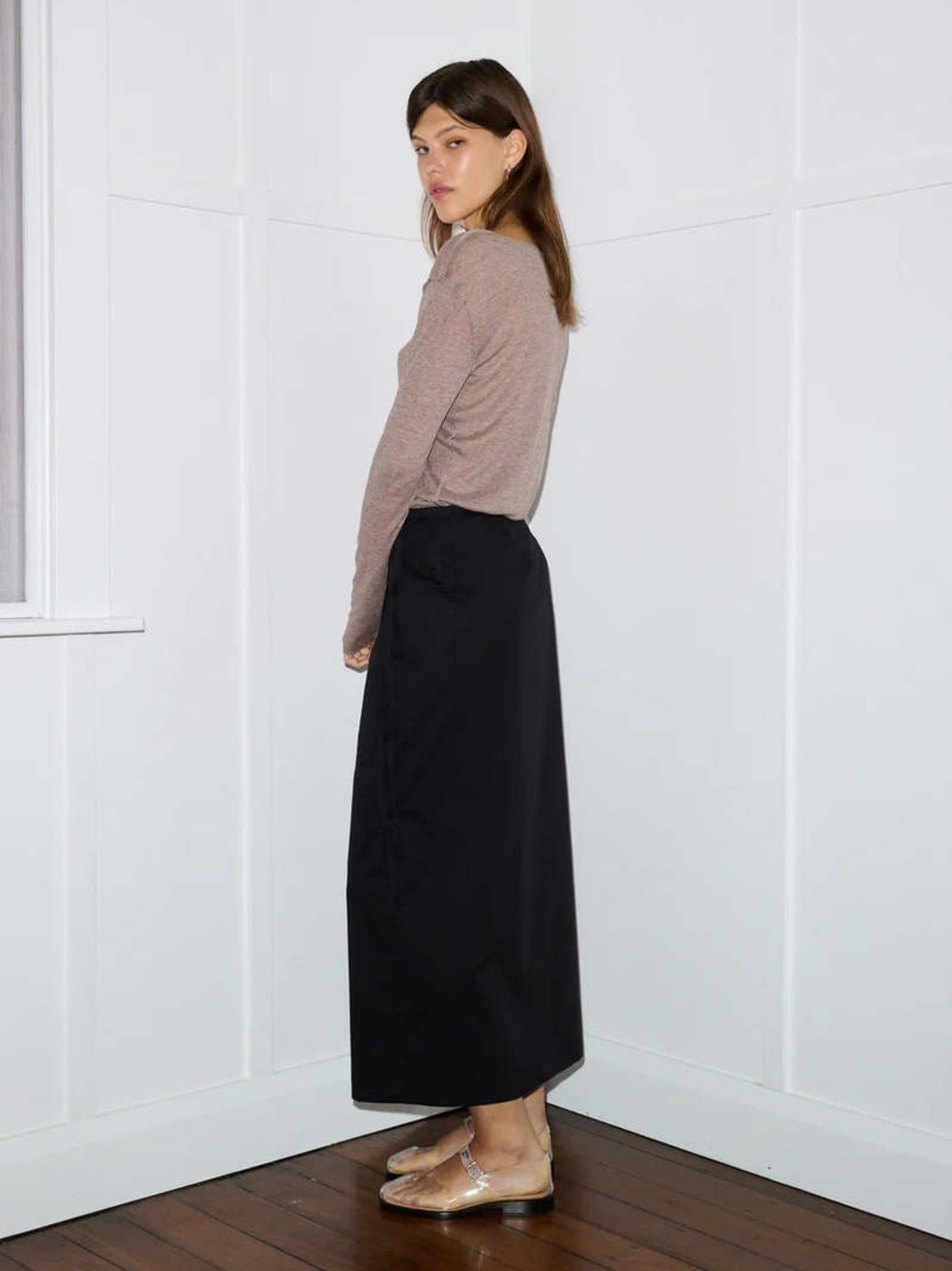 the cotton wrap skirt by Deiji Studios in black - Picture 4 of 6